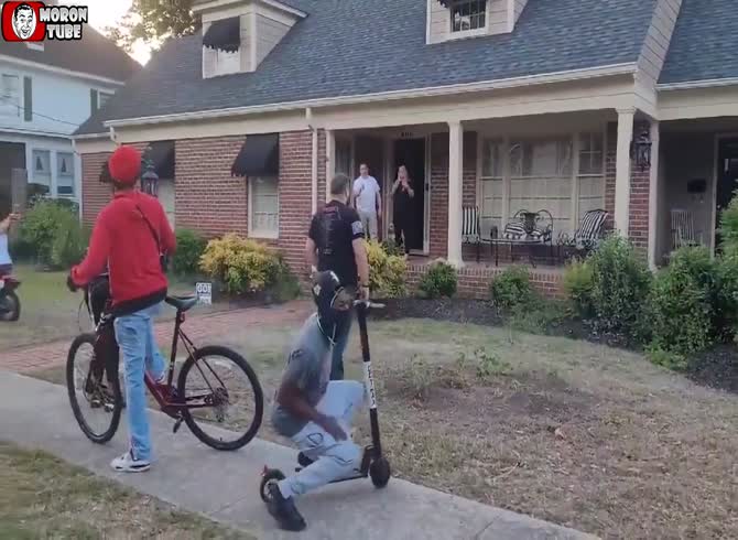 Video :A prosecutor is harassed by Black Lives Matter agitators in front of his house